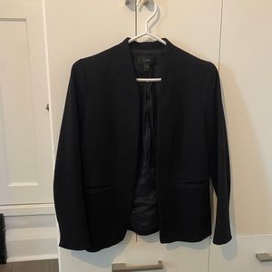 Jcrew black blazer size 6. Pre loved, good condition.